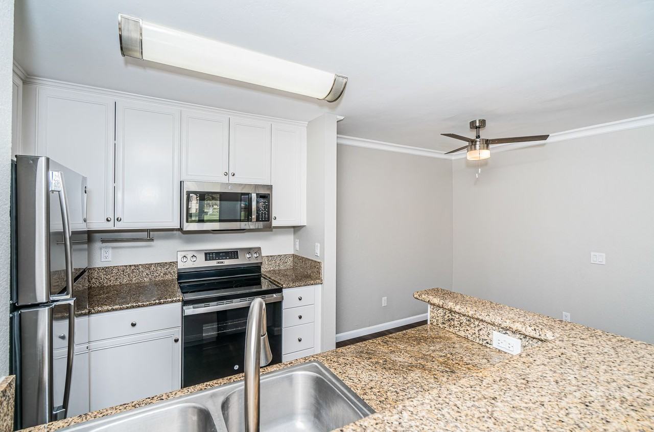 1423 Graves Ave - Photo 4 of 17