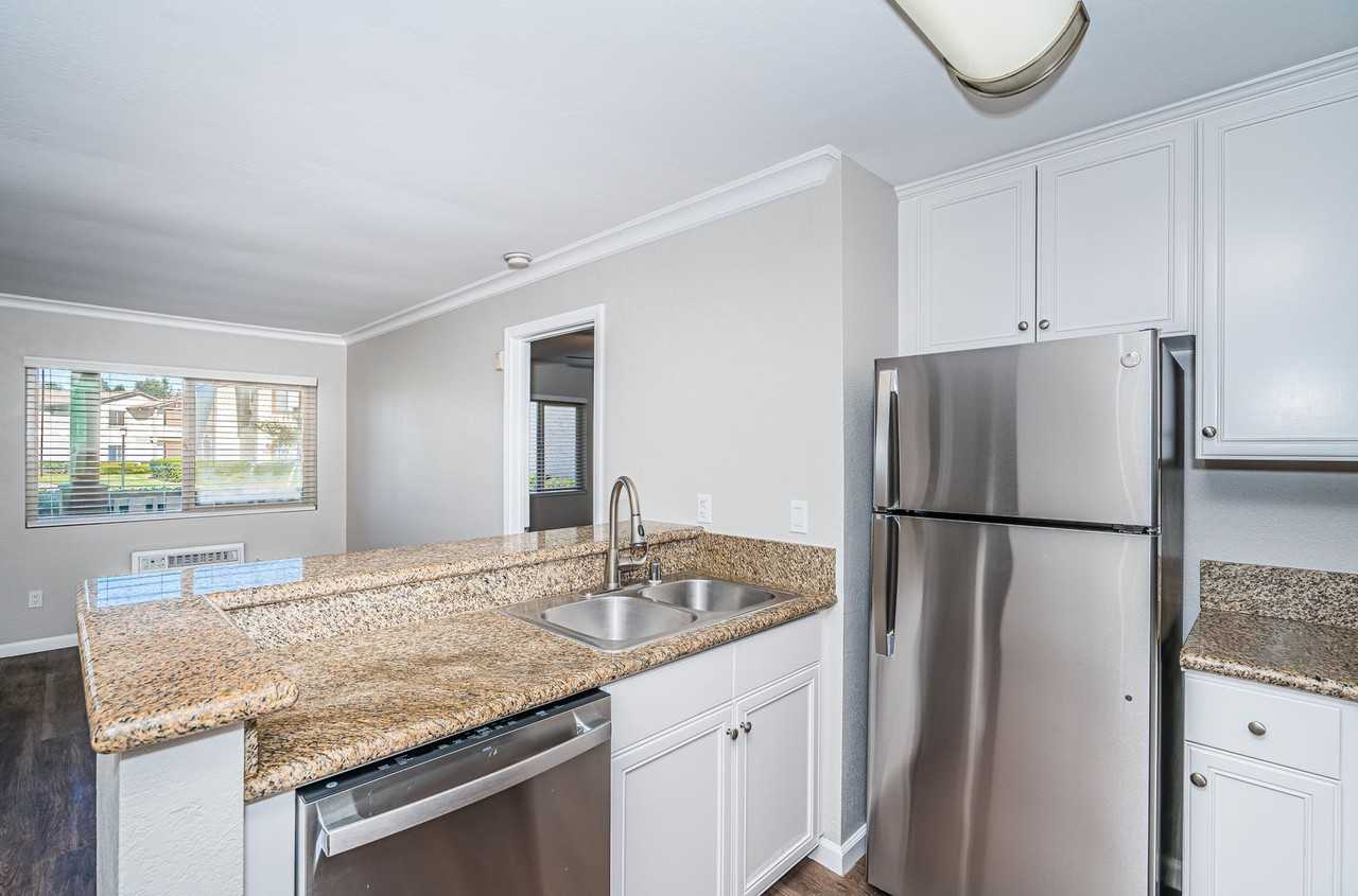 1423 Graves Ave - Photo 5 of 17