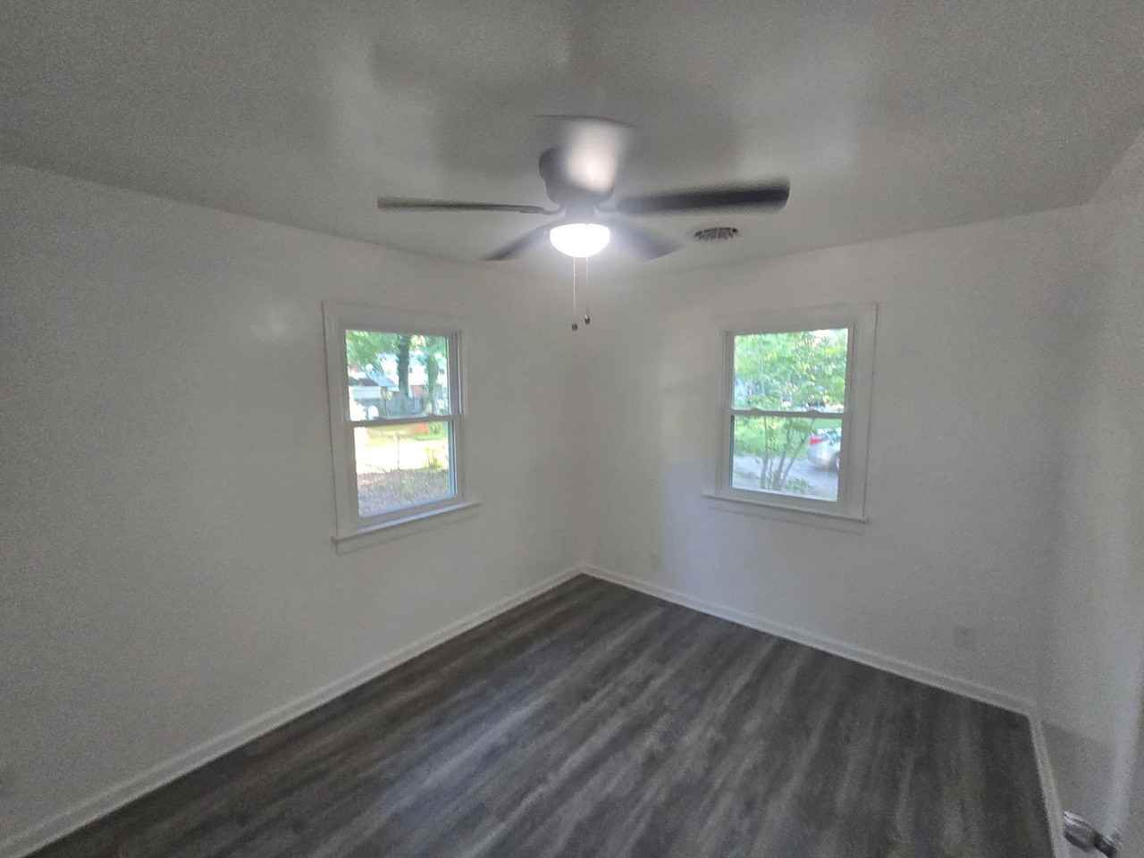 1013 Park Dr S - Photo 3 of 8