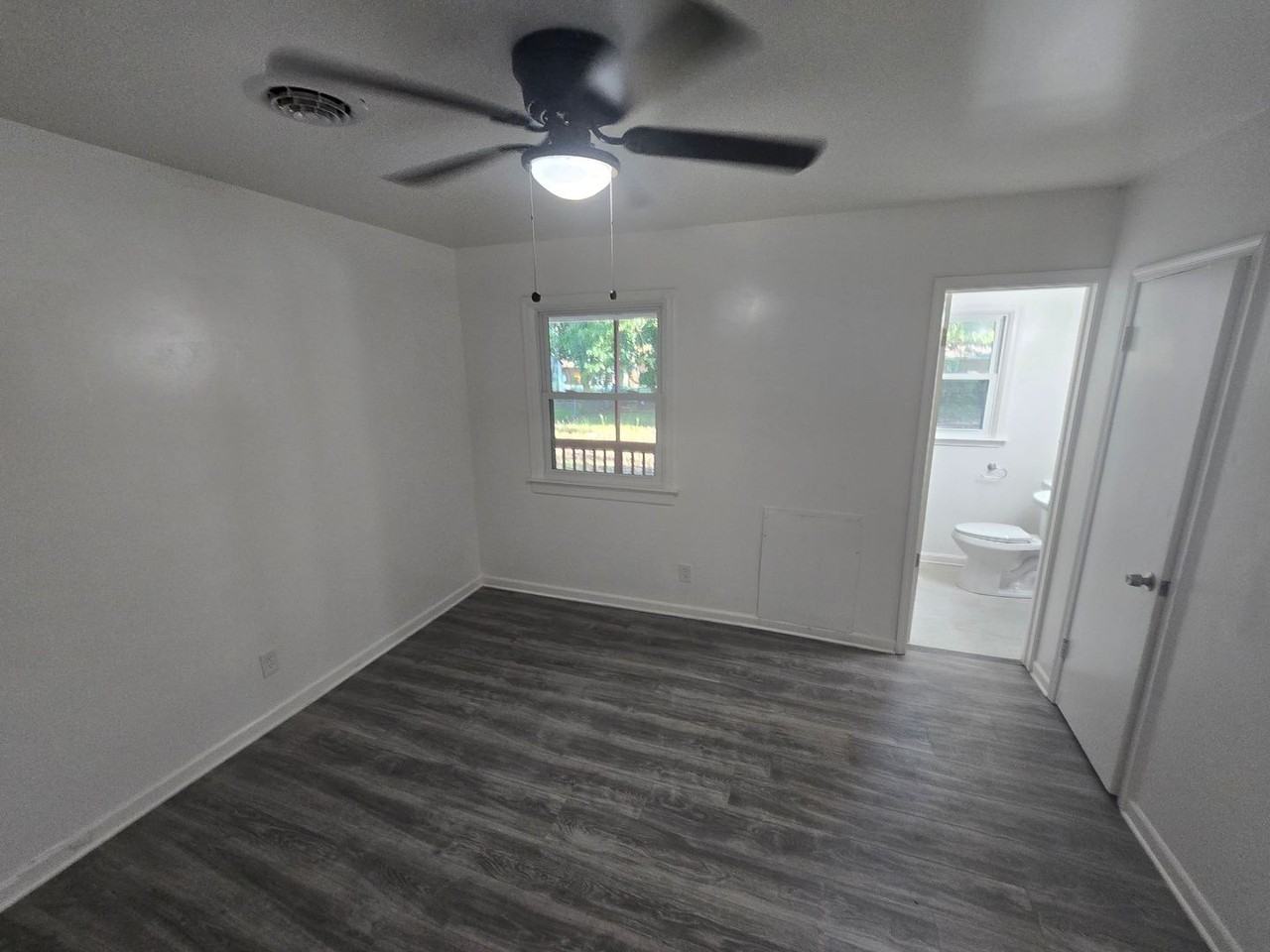 1013 Park Dr S - Photo 5 of 8
