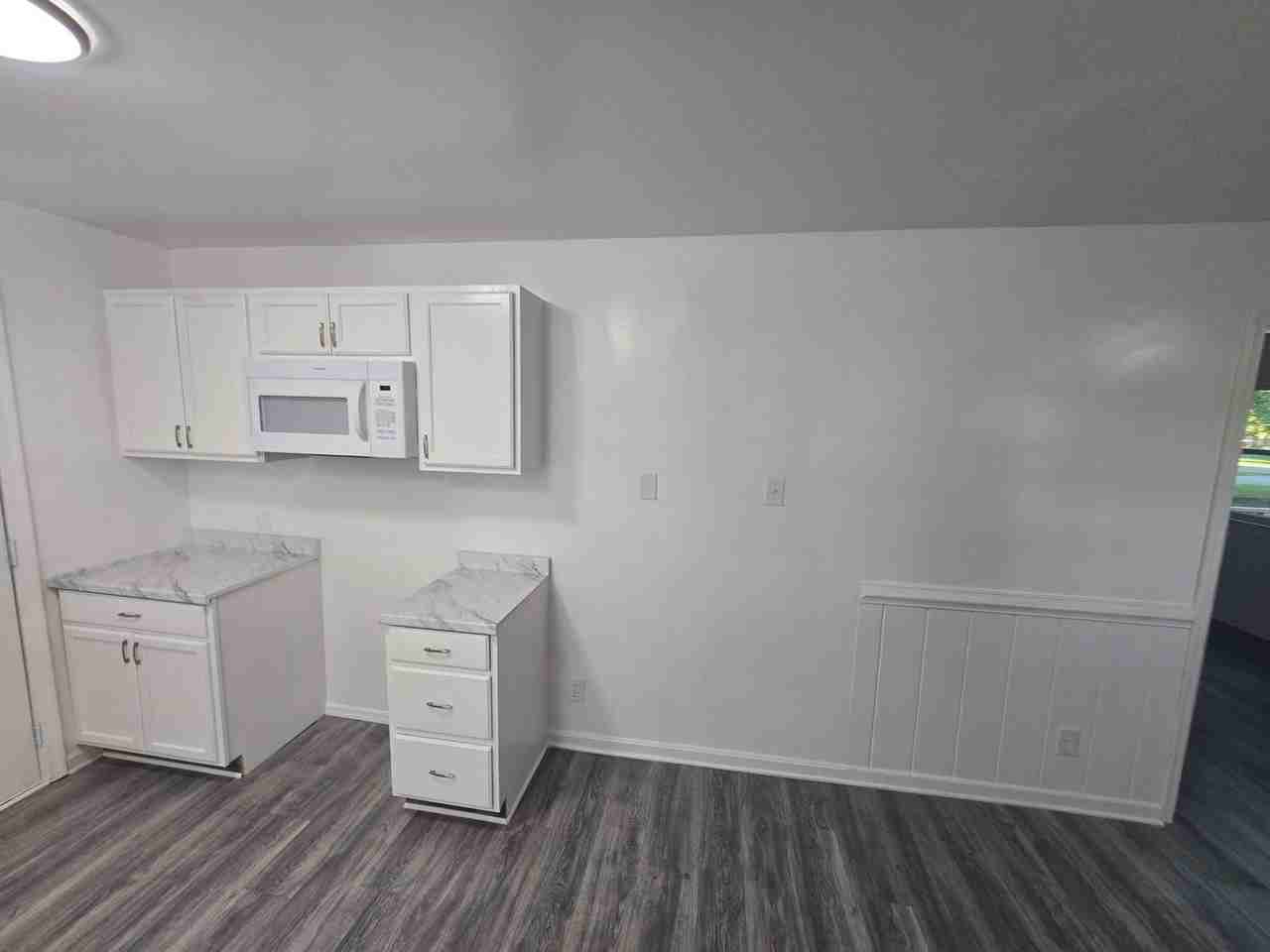 1013 Park Dr S - Photo 6 of 8