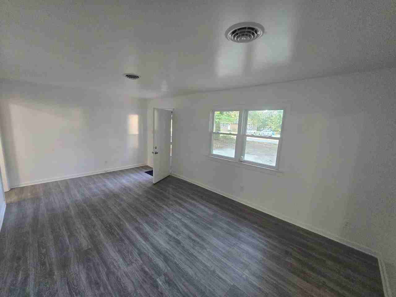 1013 Park Dr S - Photo 7 of 8