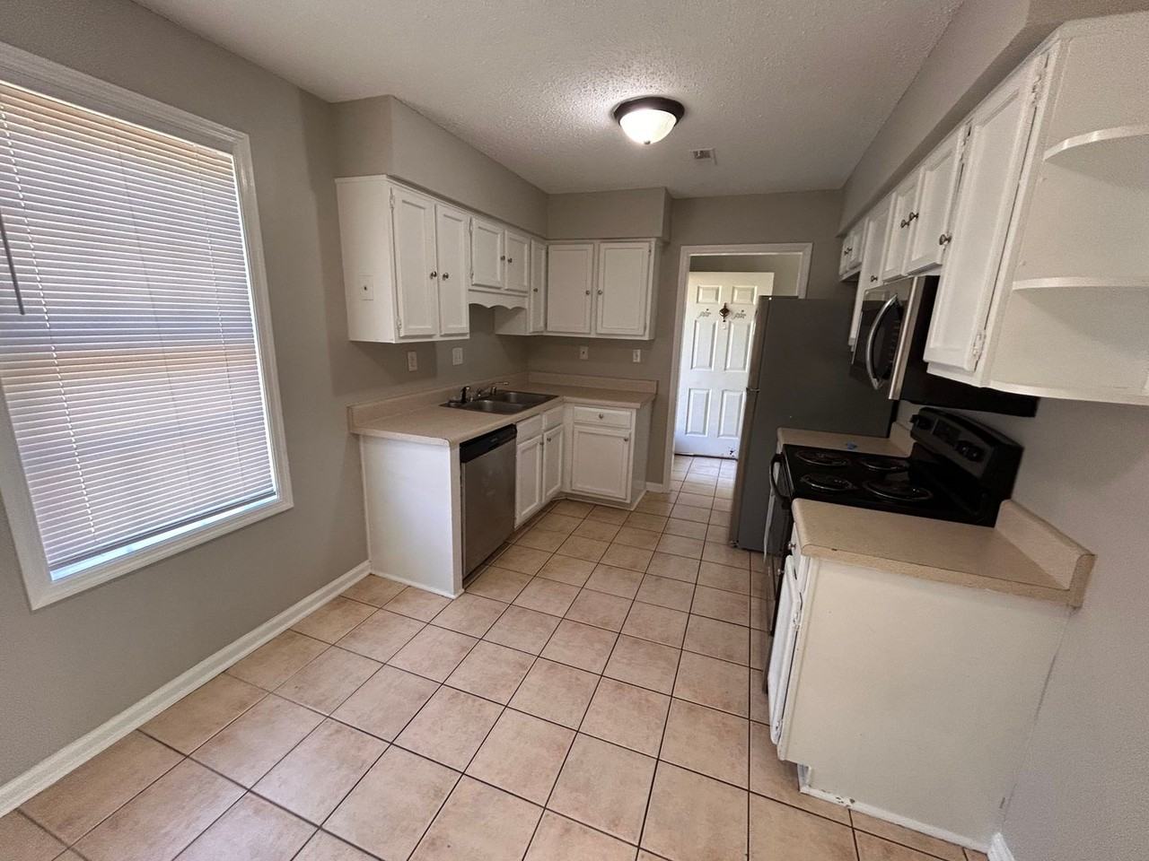 6109 Geronimo Cir Nw - Photo 5 of 10