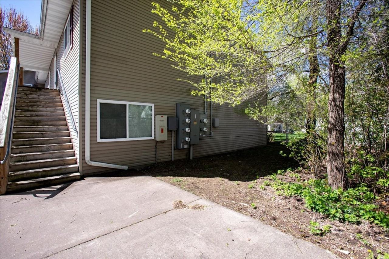 205 17th Ave. W - Photo 3 of 34