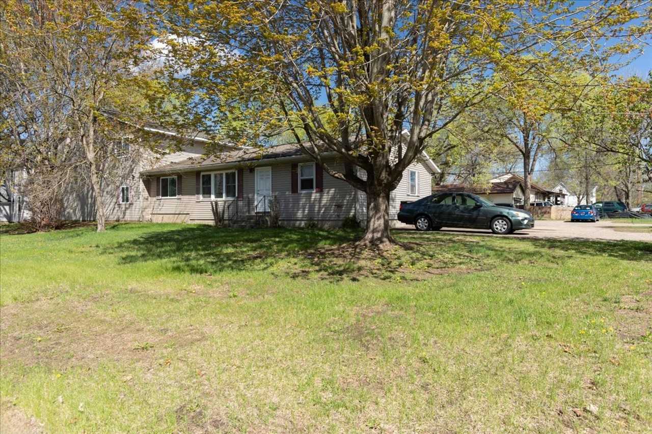 205 17th Ave. W - Photo 6 of 34