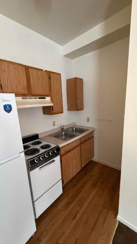 528 College Ave - Photo 3 of 13
