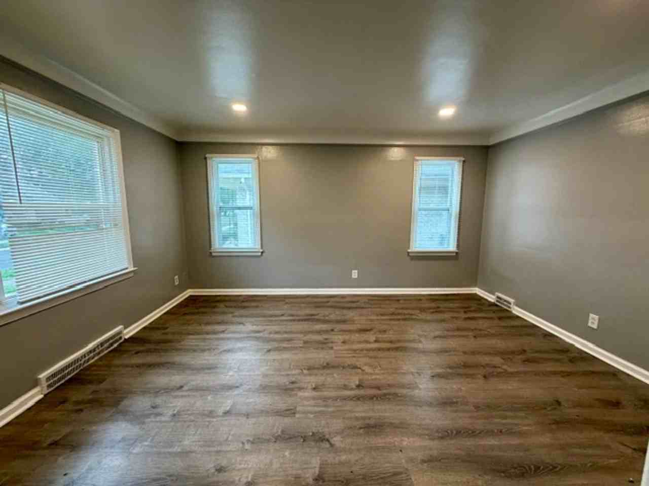 15758 Fielding St - Photo 4 of 20