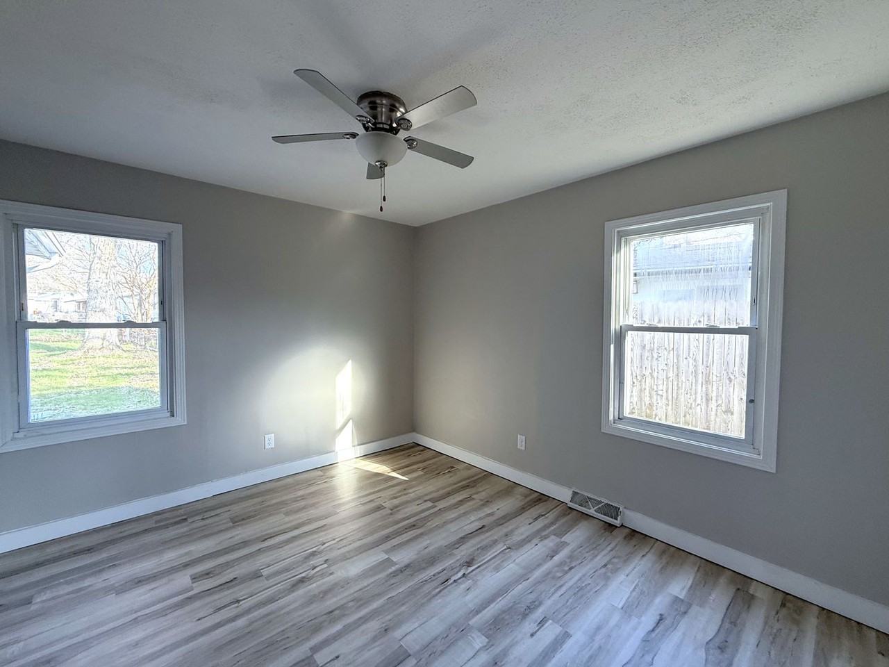 3416 9th St - Photo 5 of 14