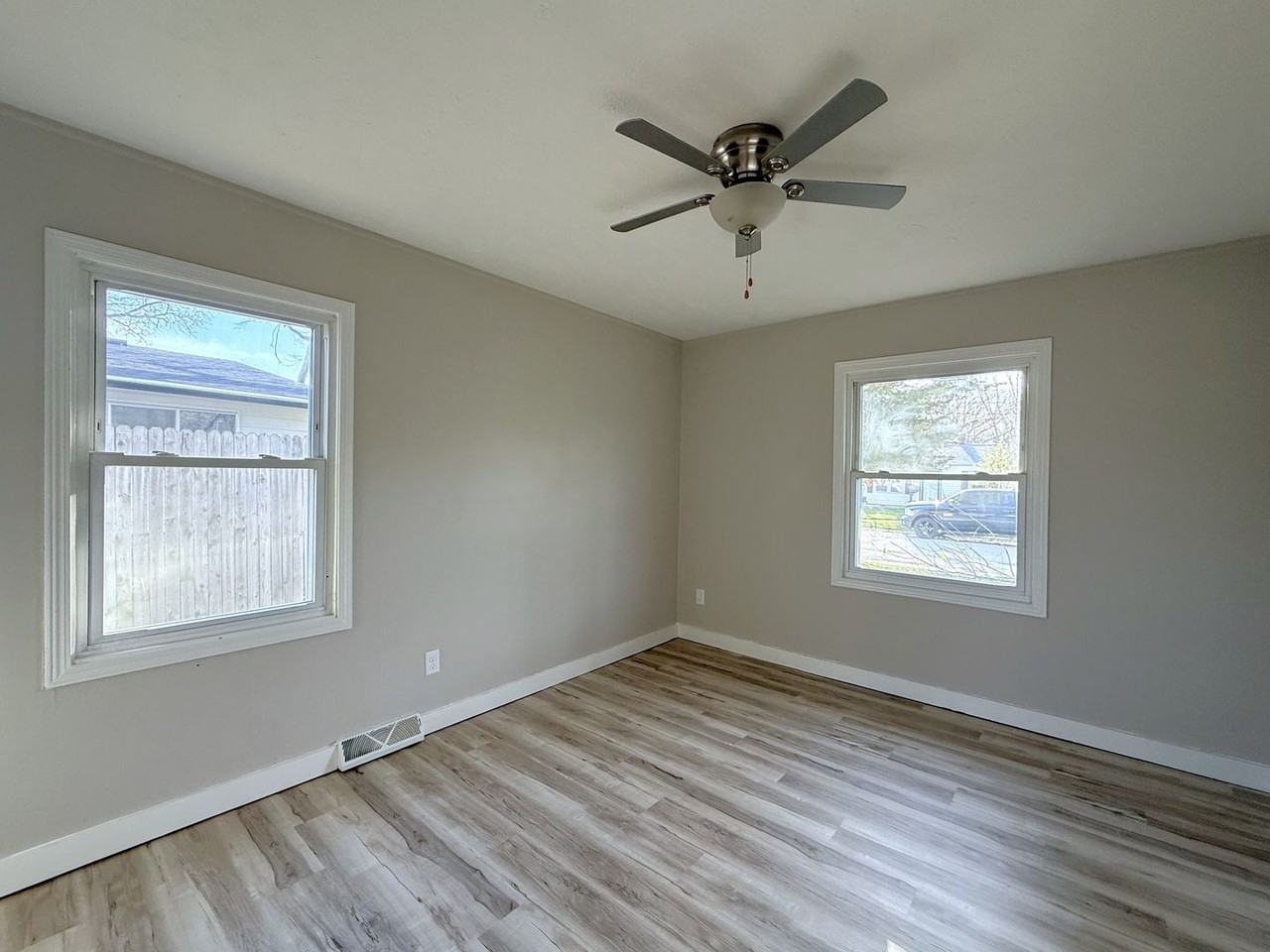 3416 9th St - Photo 6 of 14