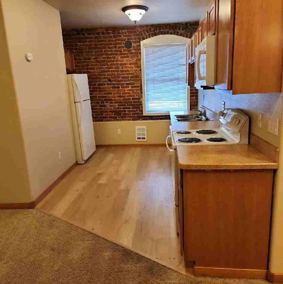 535 Sw 6th St - Photo 4 of 7