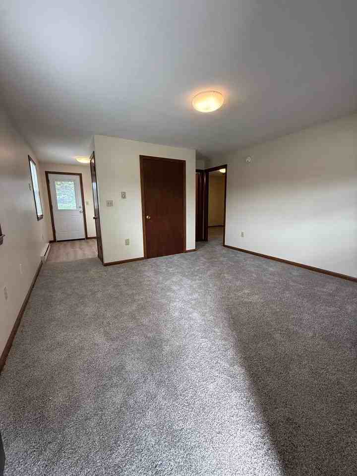 643 Suffield St - Photo 2 of 26