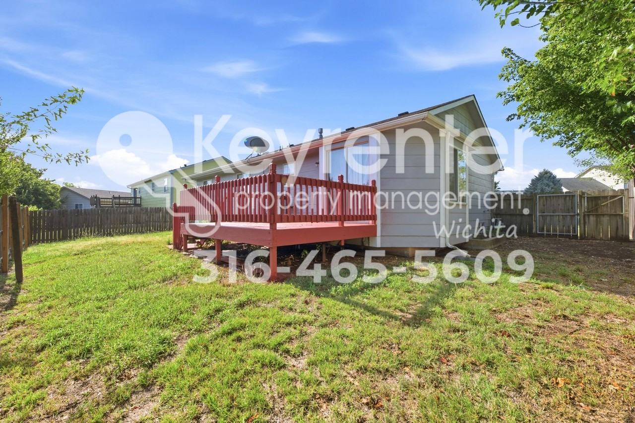 10210 W Lydia Cir - Photo 2 of 15