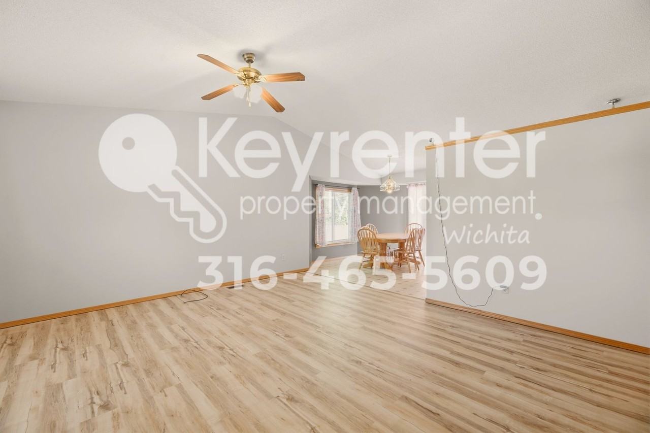 10210 W Lydia Cir - Photo 3 of 15