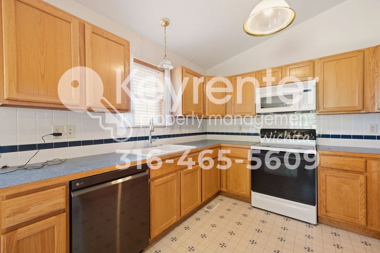 10210 W Lydia Cir - Photo 6 of 15