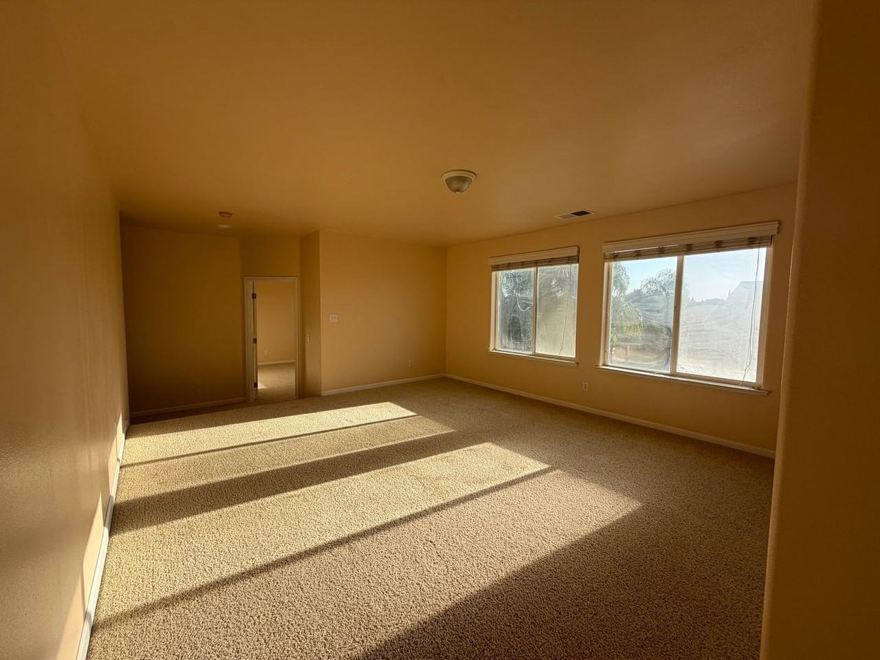 2432 S Duke Ave - Photo 4 of 41