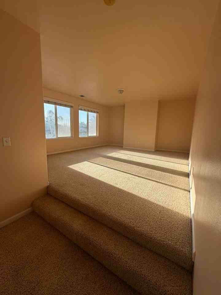 2432 S Duke Ave - Photo 5 of 41