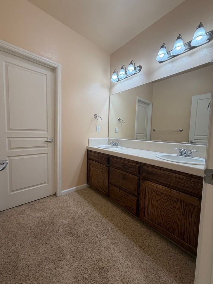 2432 S Duke Ave - Photo 7 of 41