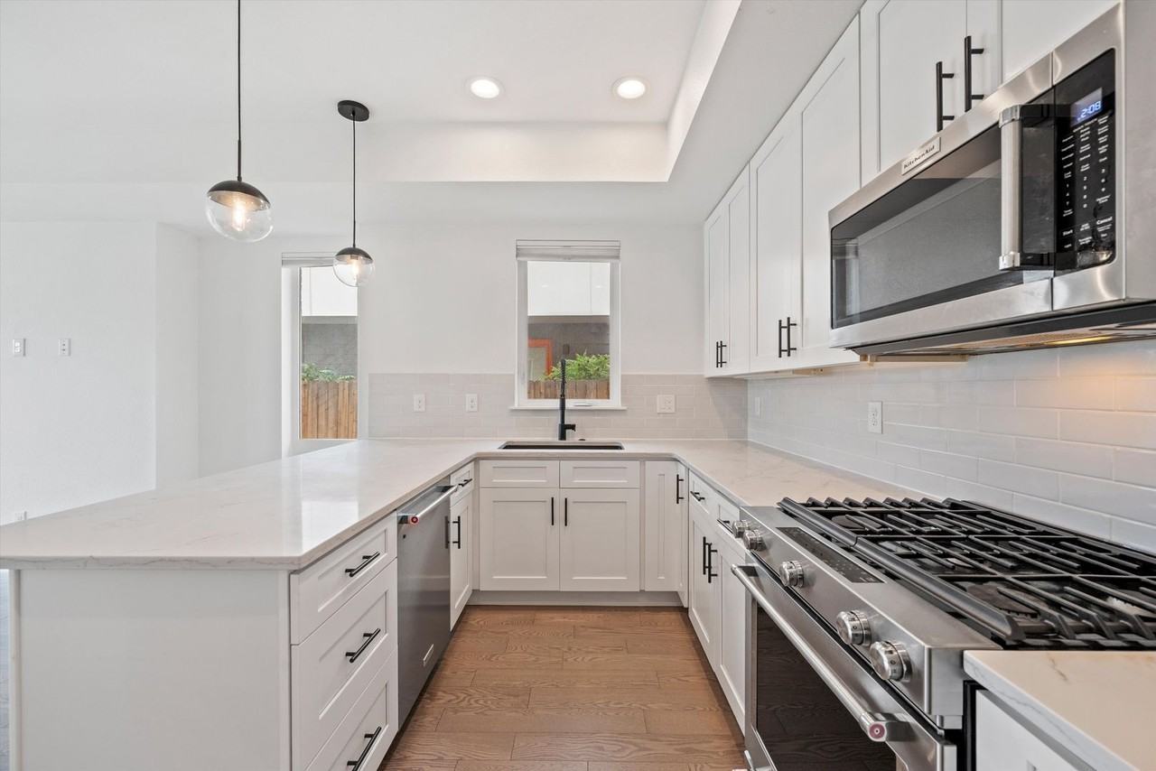 1370 Yates St - Photo 7 of 19