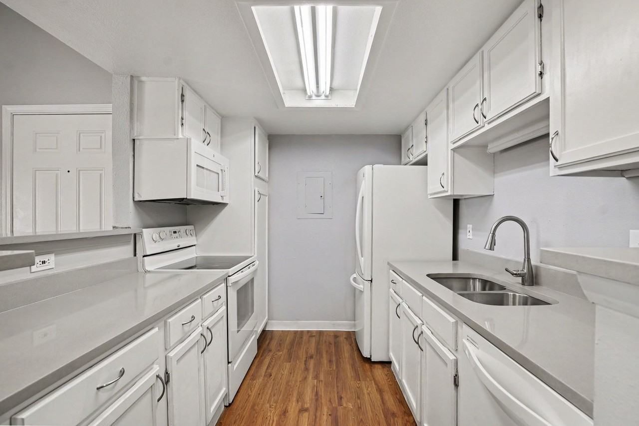 18063 E Ohio Ave #201 - Photo 7 of 21