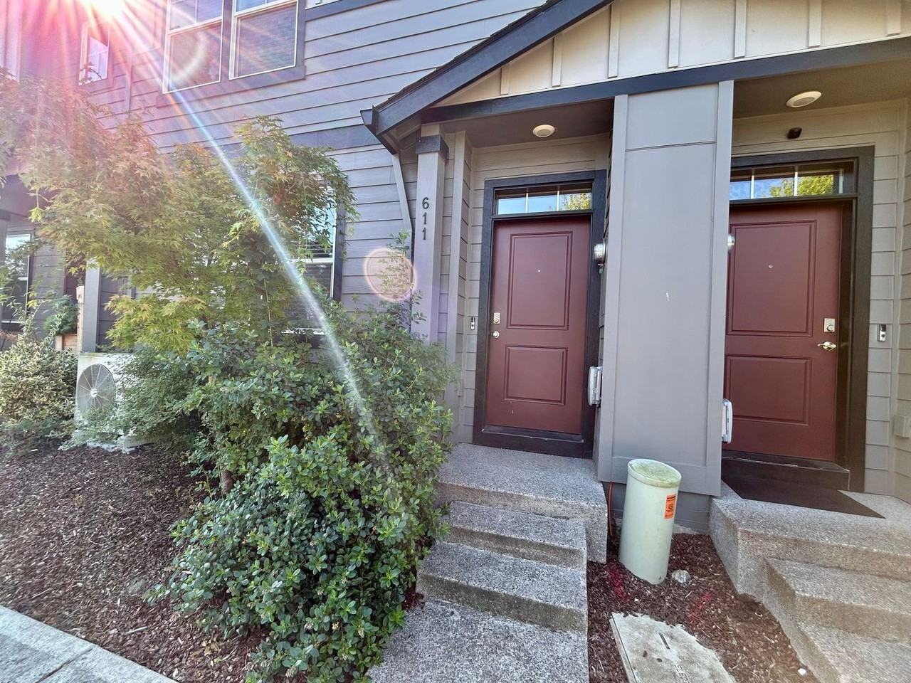 611 Ne 72nd St - Photo 3 of 31