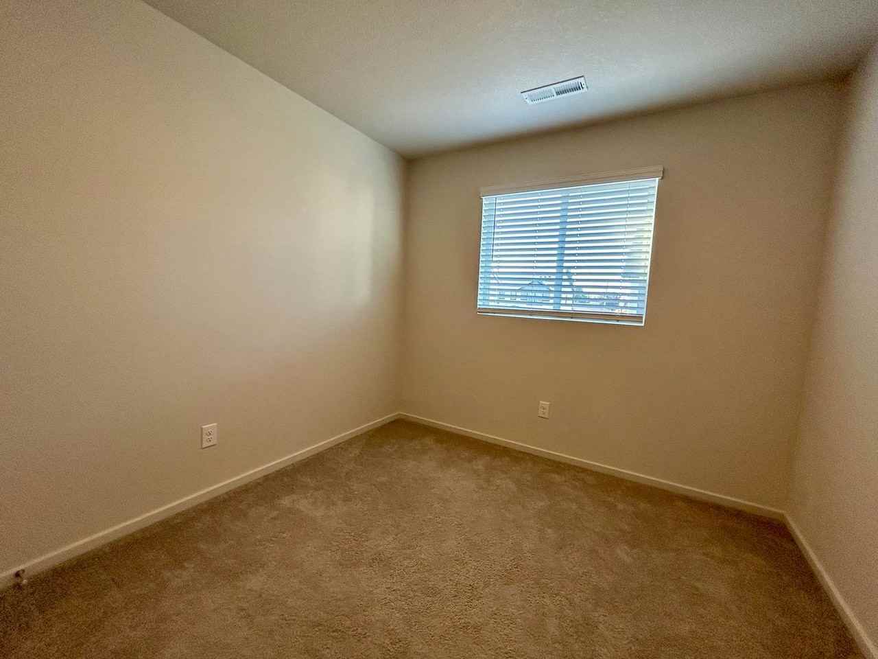 611 Ne 72nd St - Photo 6 of 31