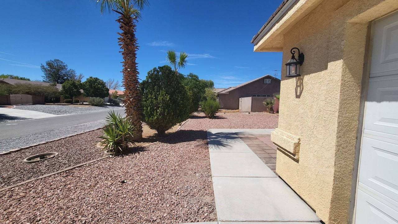 6740 Longmeadow Dr - Photo 3 of 48