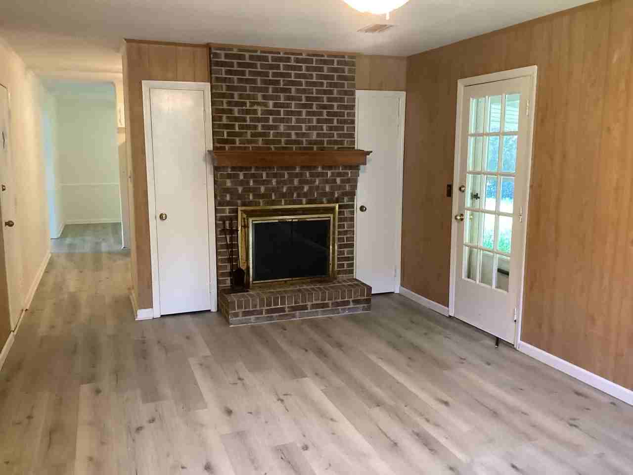 3121 Hawthorne Cir - Photo 4 of 14