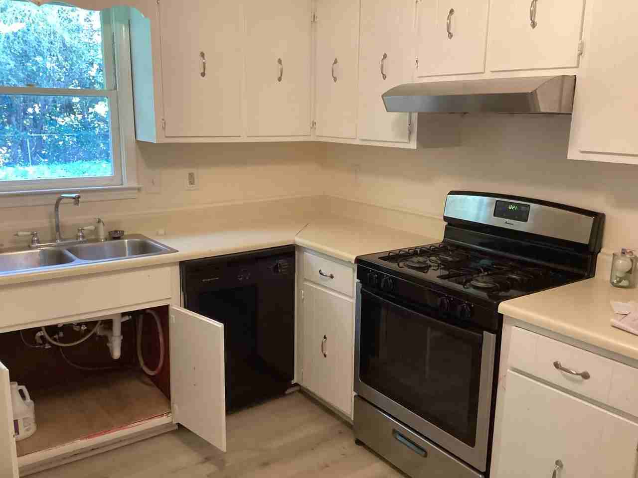 3121 Hawthorne Cir - Photo 5 of 14