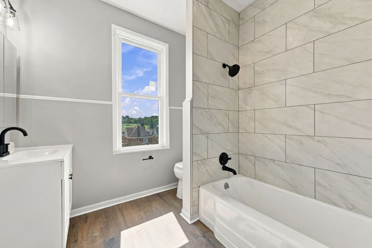 120 E 20th Ave - Photo 2 of 33