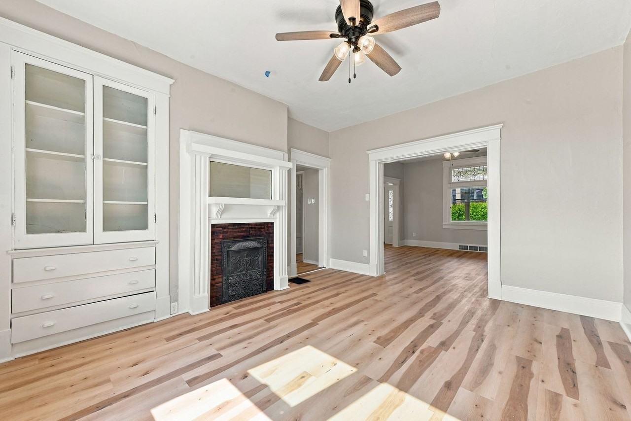 120 E 20th Ave - Photo 3 of 33