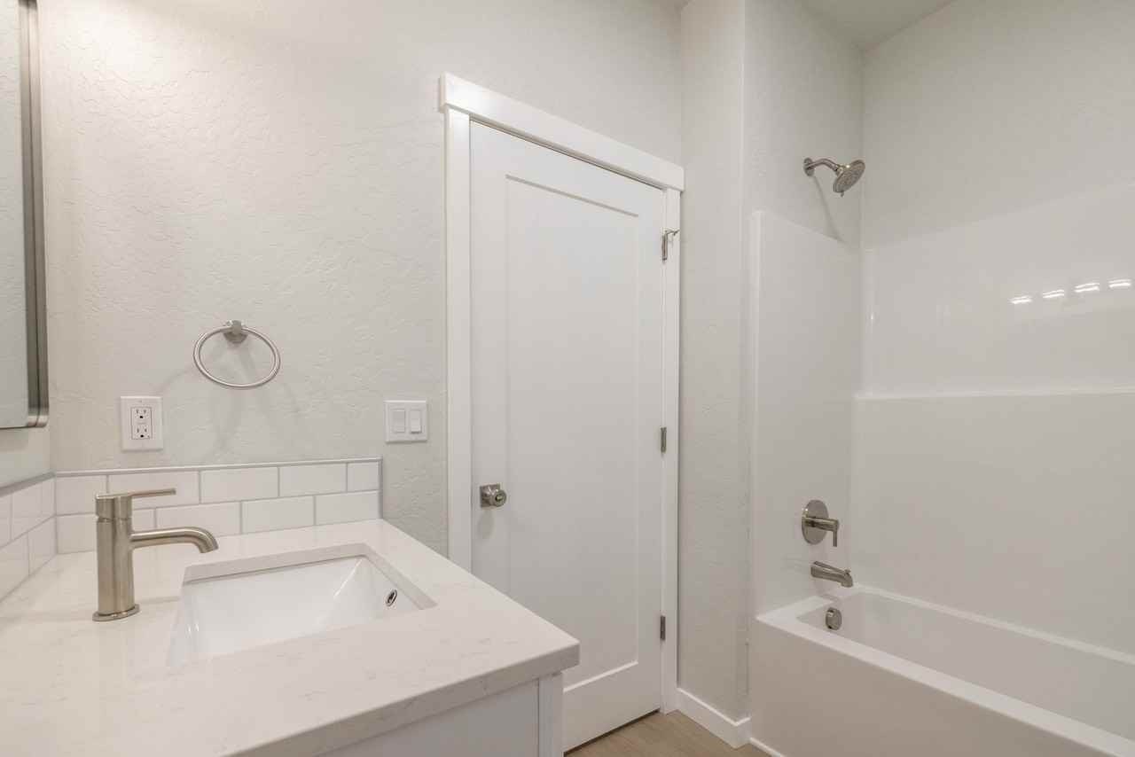 4511 East Longfellow Ave - Photo 7 of 22