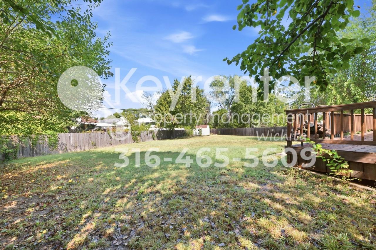 2509 S Linden St - Photo 2 of 16