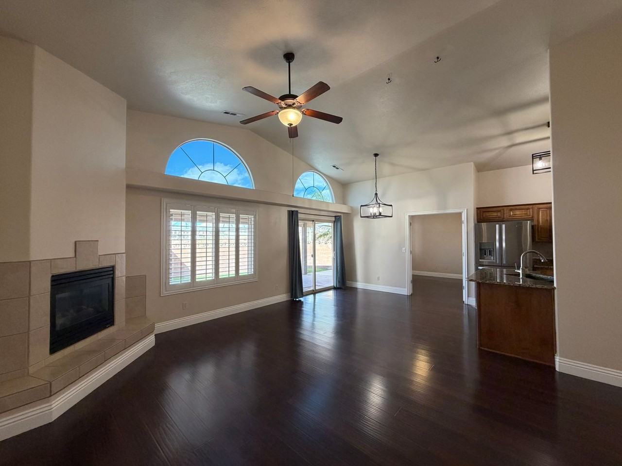 923 N Rolling Hills Rd - Photo 2 of 34