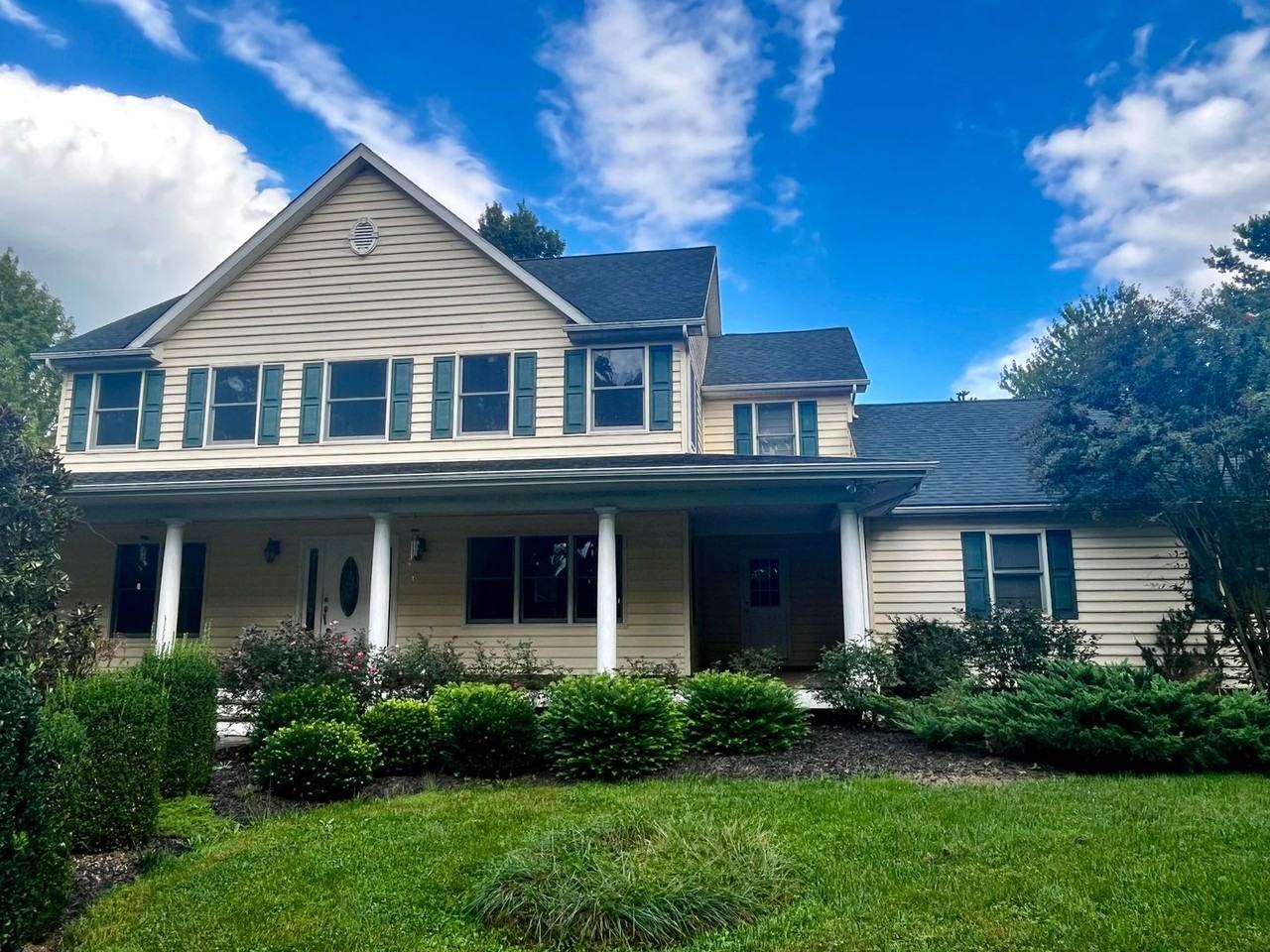 15683 Dover Rd - Photo 2 of 50