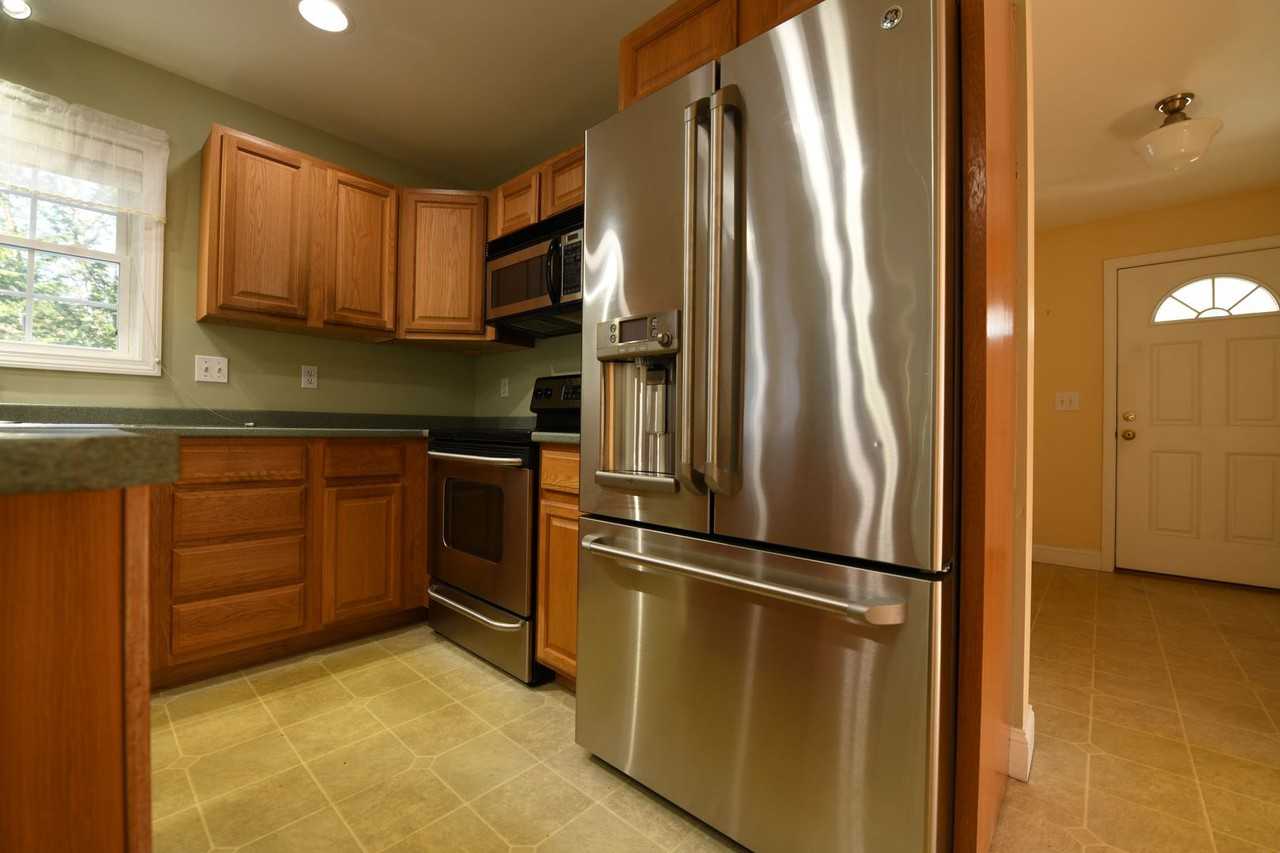 15 Sabatus Ln - Photo 7 of 39