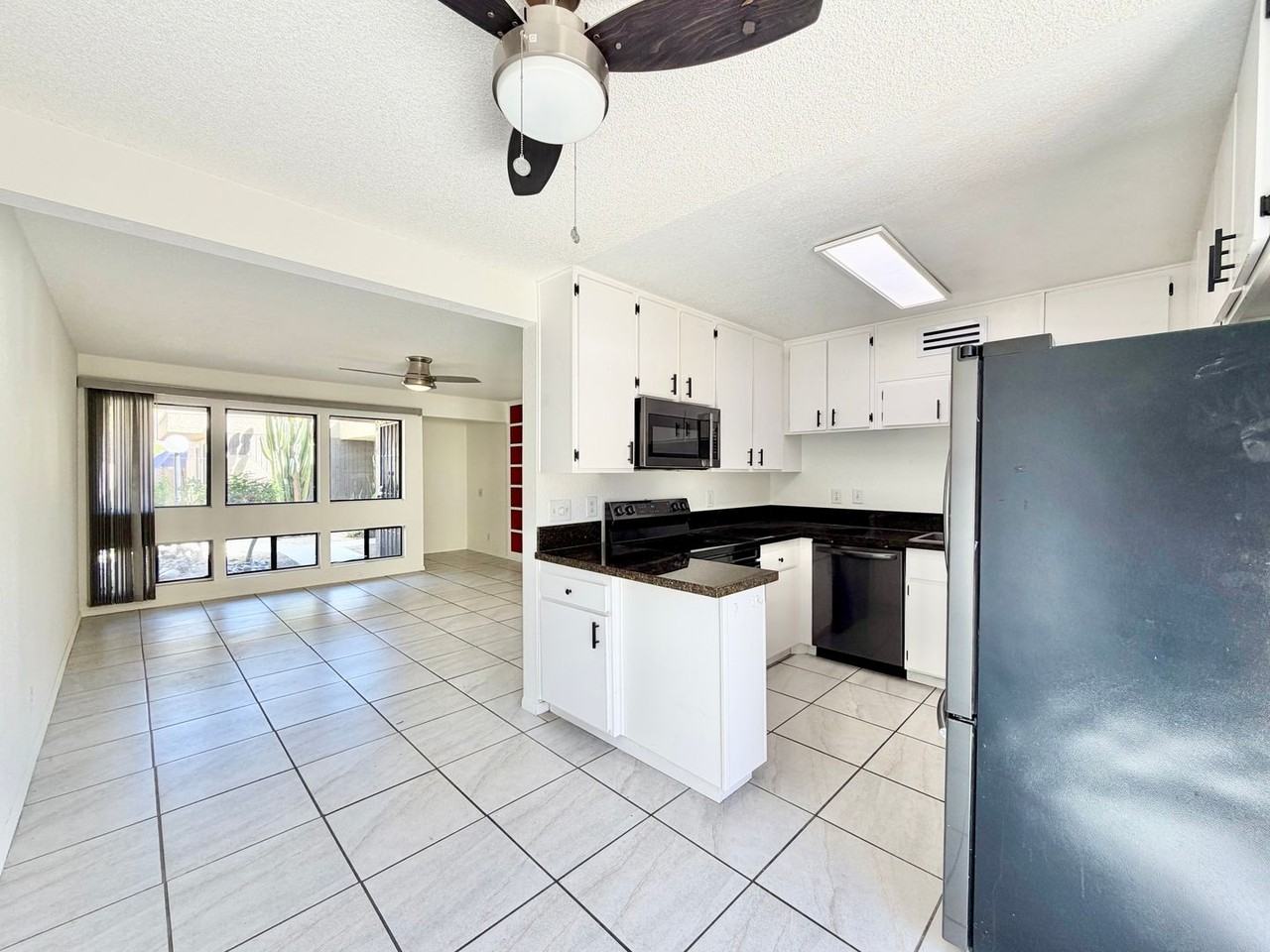 433 Bradshaw Ln - Photo 5 of 22