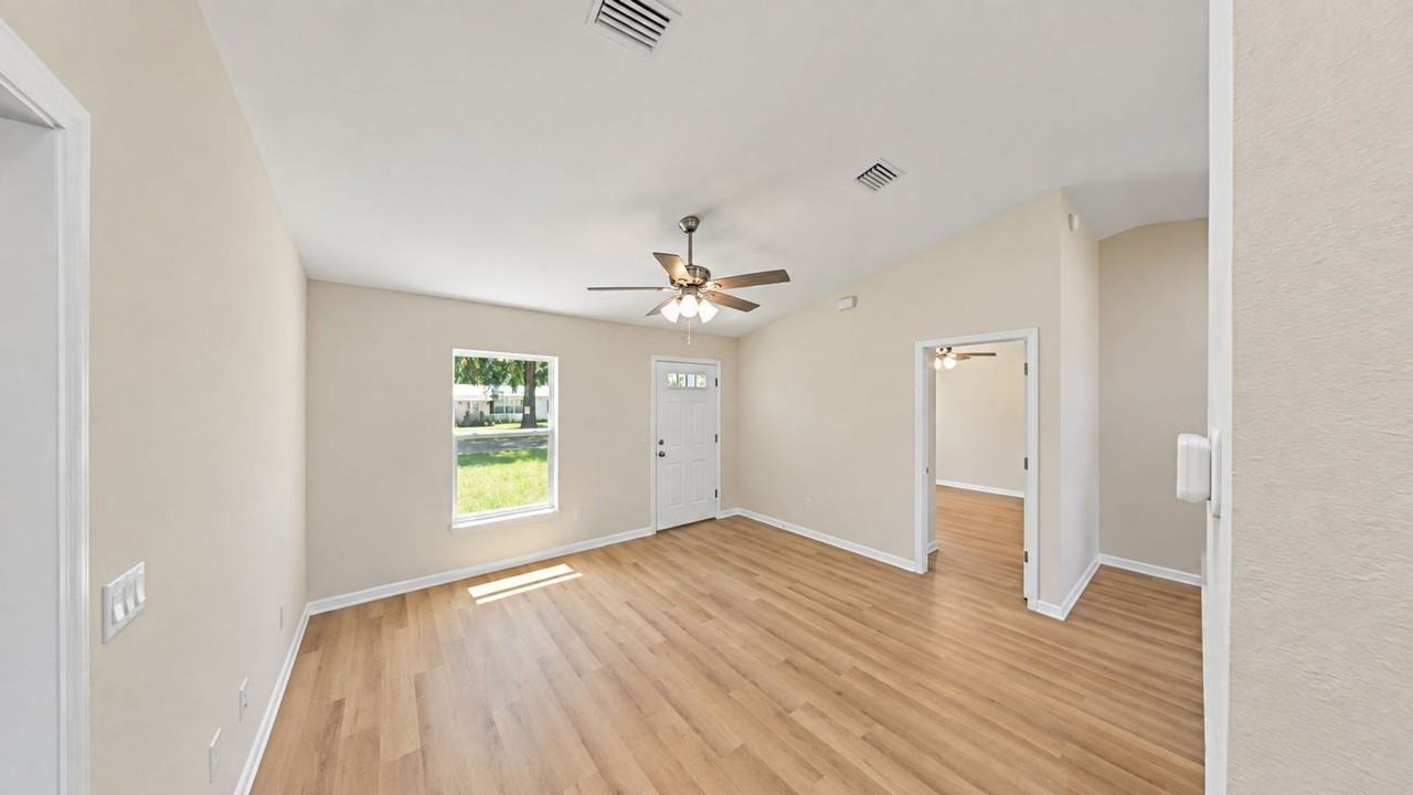 11089 Sw 108th St - Photo 4 of 18