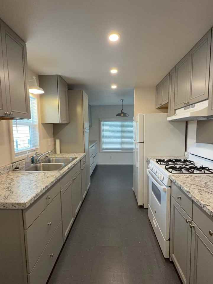 13590 Eastlake Dr - Photo 5 of 18
