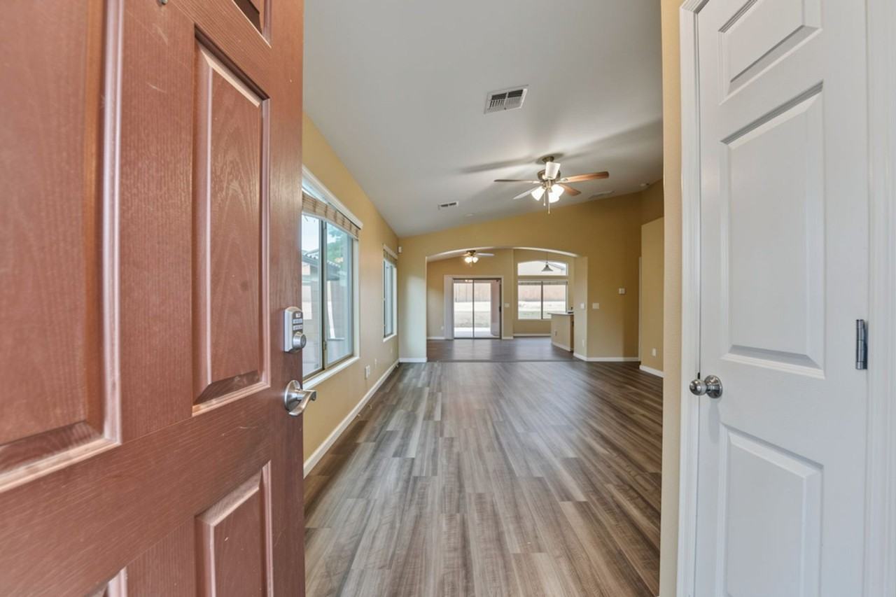 25840 W Winslow Ave - Photo 2 of 29