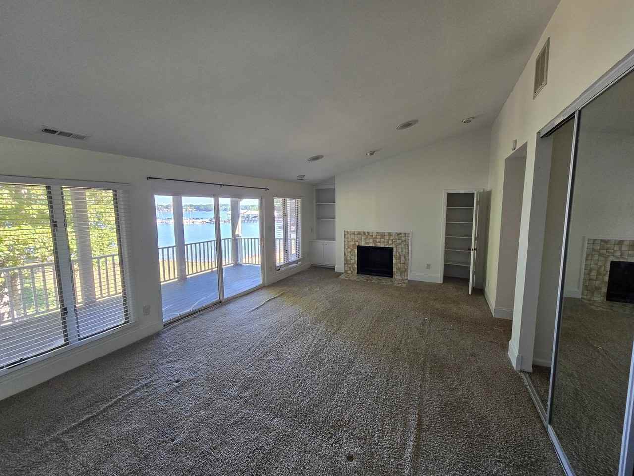 7401 Mariner Cove Dr - Photo 2 of 26