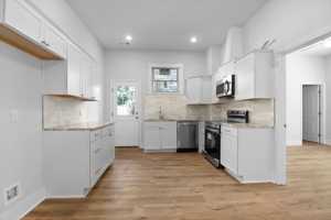 featured image of 826 W Victory Dr