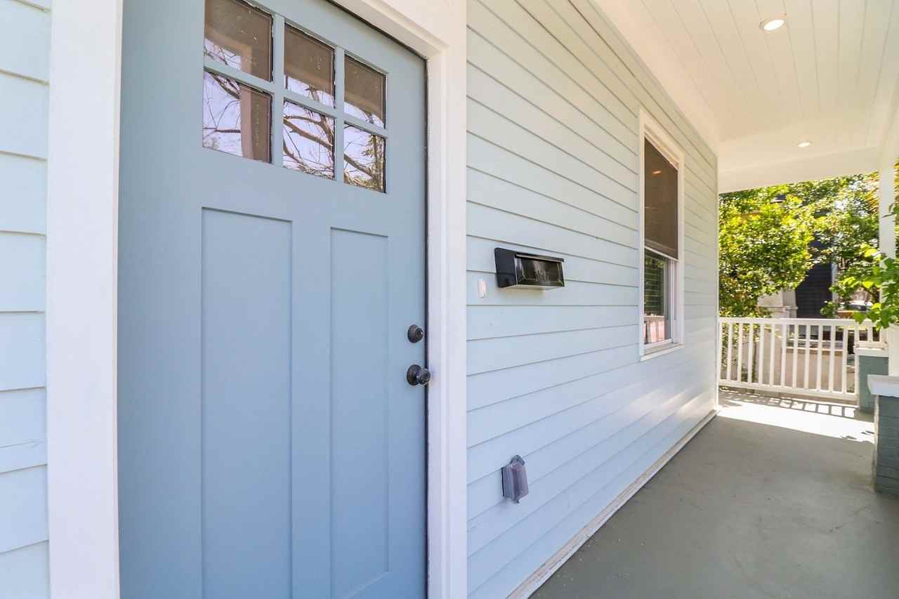 826 W Victory Dr - Photo 2 of 13
