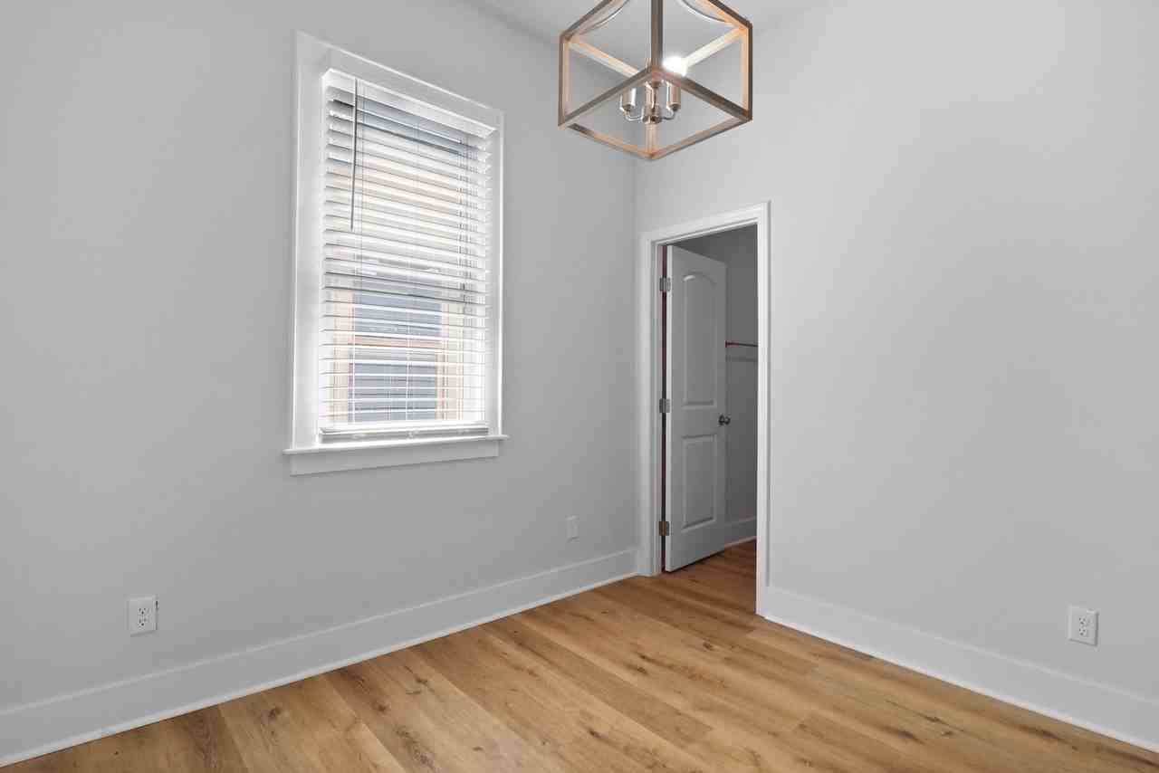 826 W Victory Dr - Photo 6 of 13