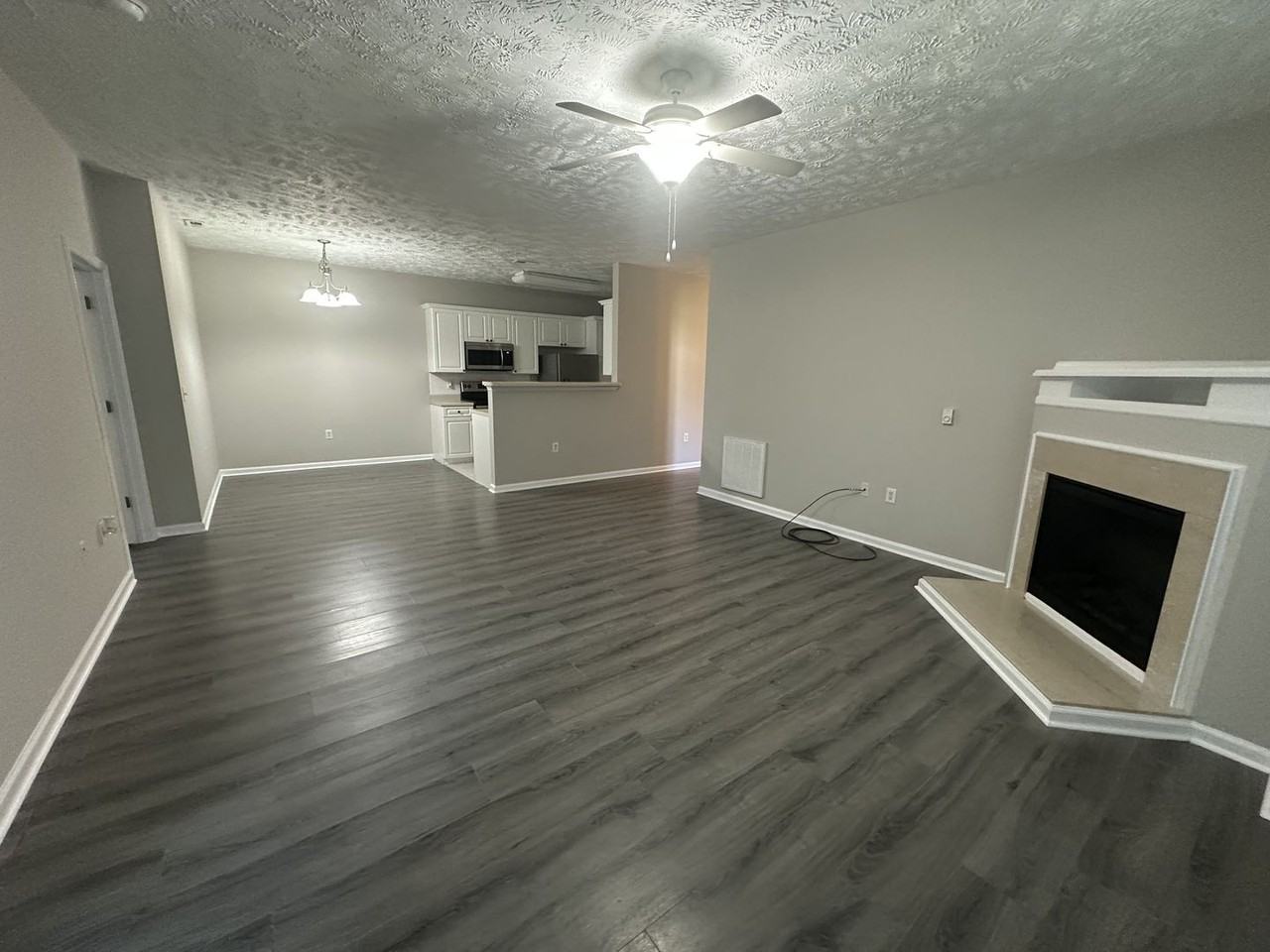 4020 Bardstown Ct - Photo 2 of 9