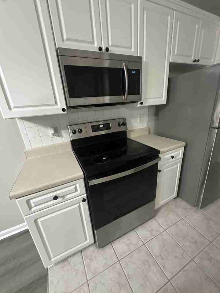 4020 Bardstown Ct - Photo 3 of 9