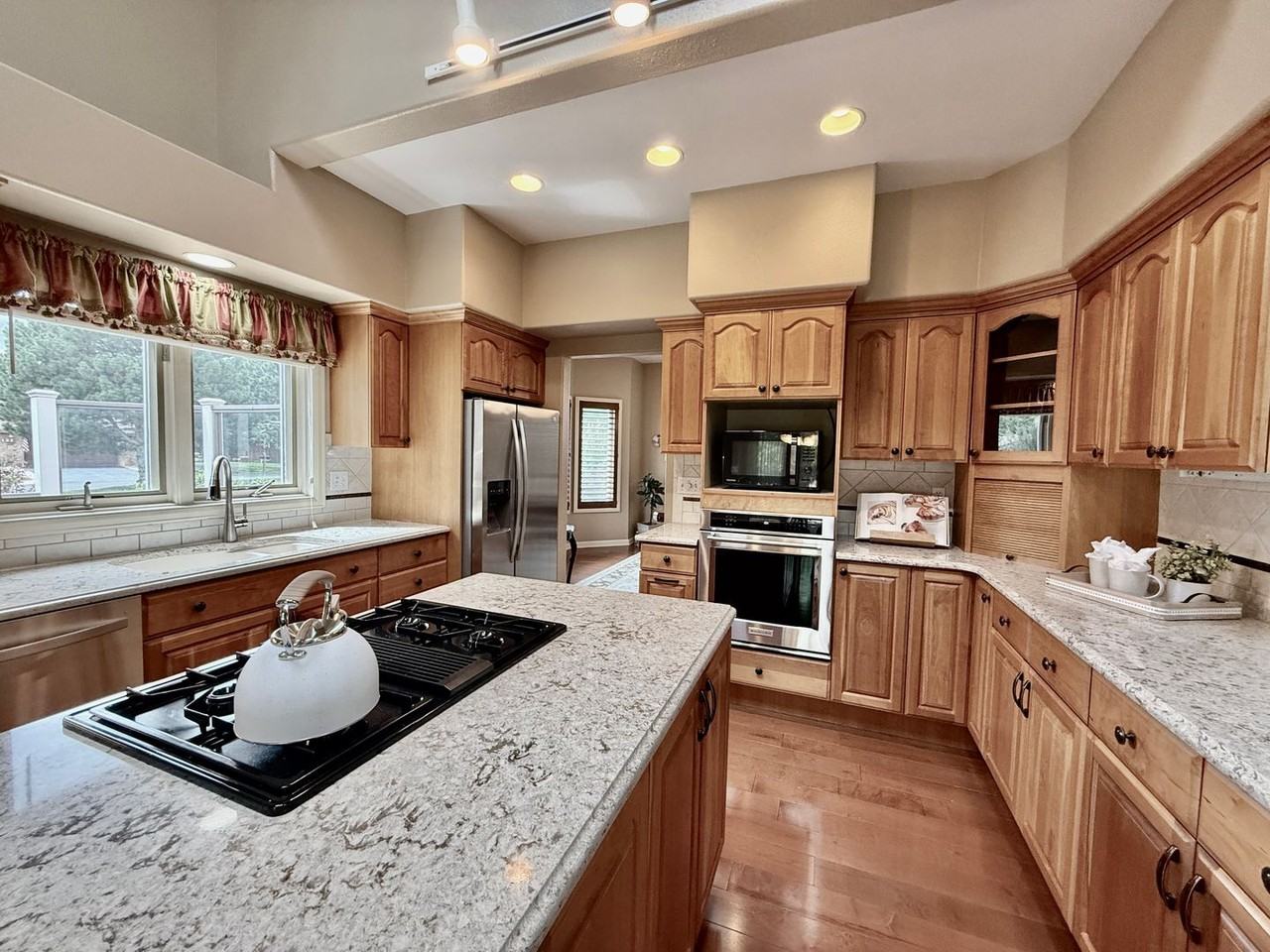 3805 Brushland Ct - Photo 3 of 47