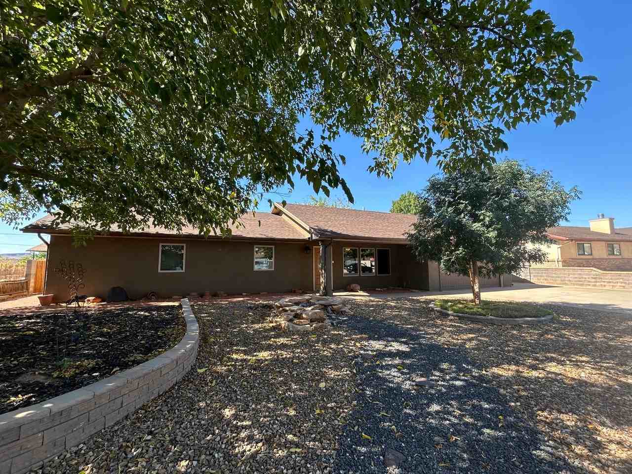 3165 Crestview Dr - Photo 2 of 43
