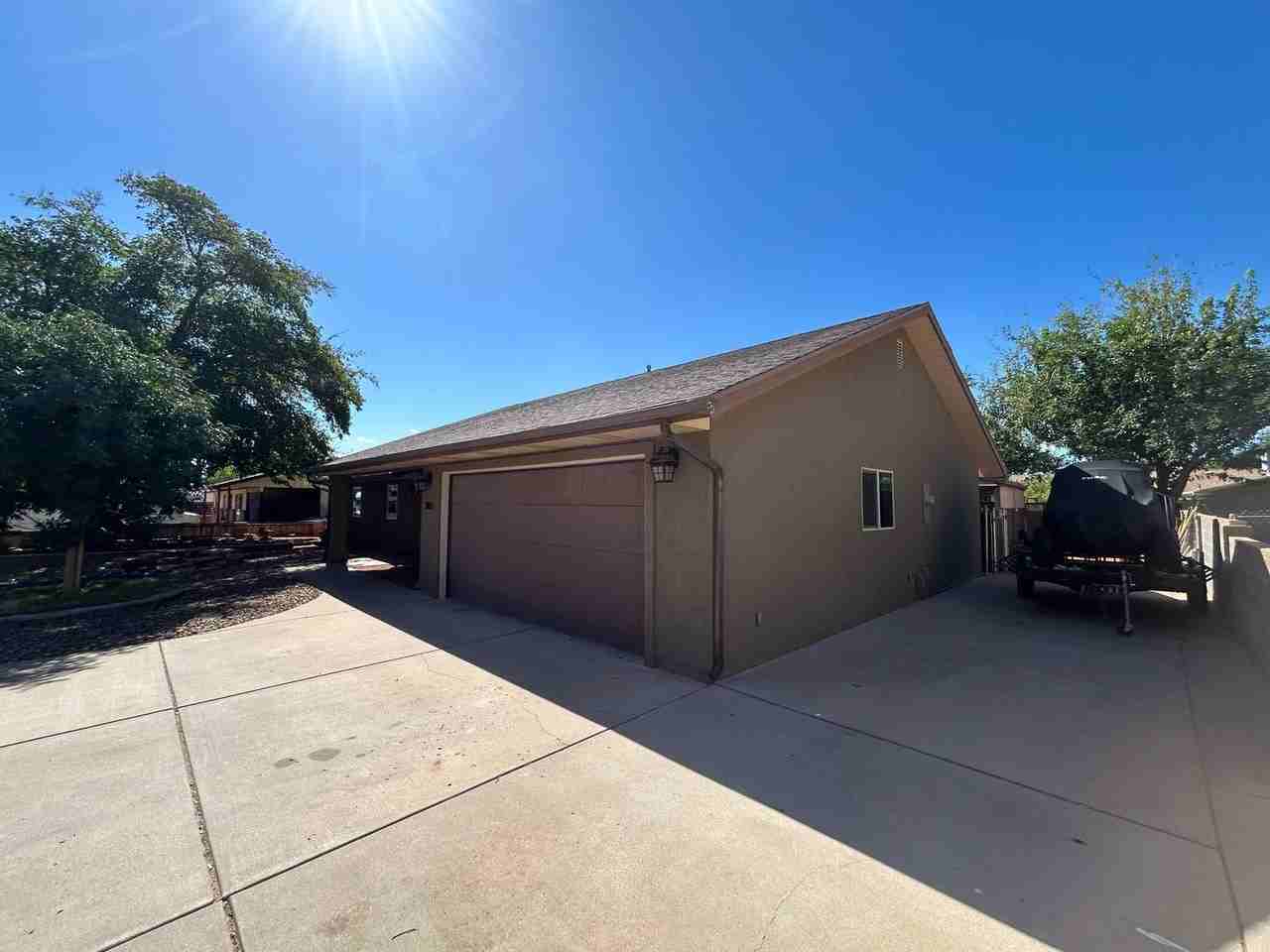 3165 Crestview Dr - Photo 4 of 43