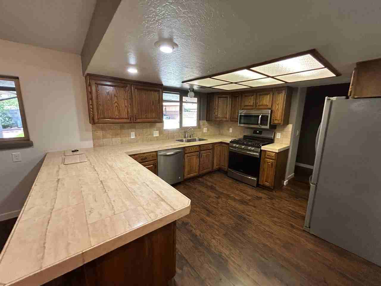 3165 Crestview Dr - Photo 6 of 43