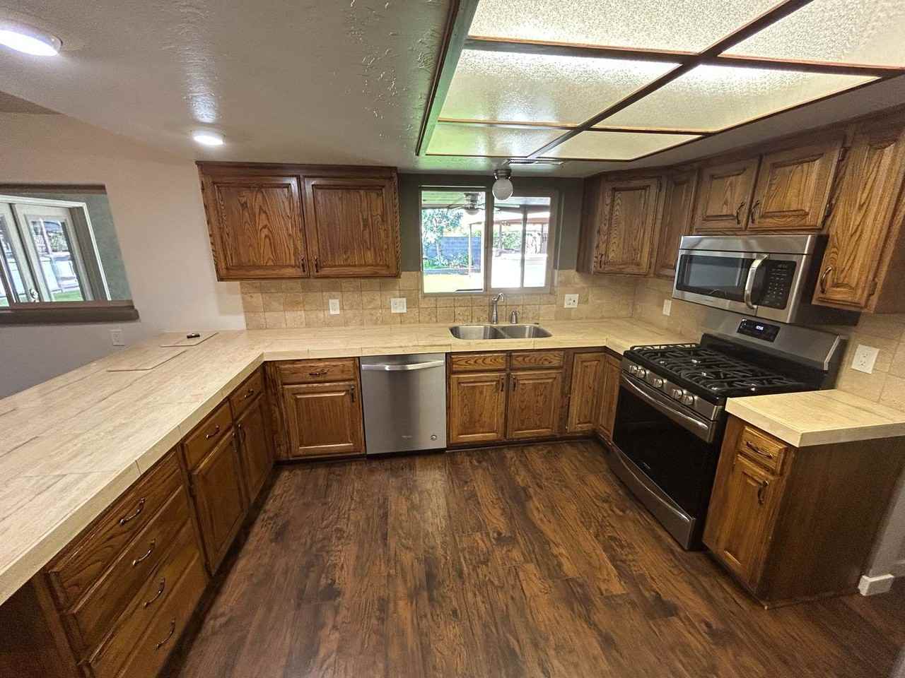 3165 Crestview Dr - Photo 7 of 43